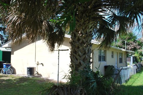 House in St. Lucie, Florida 3 bedrooms, 104.05 sq.m. № 2392045 - photo 5