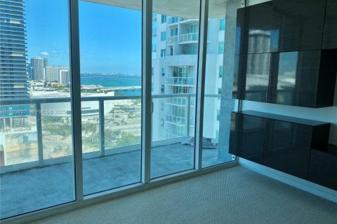 Condominio en alquiler en Miami, Florida, 2 dormitorios, 87.33 m2 № 1982079 - foto 6