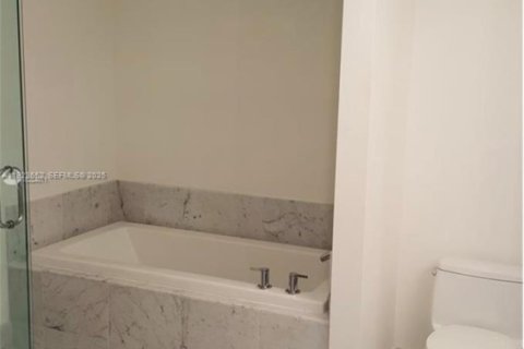 Condominio en alquiler en Miami, Florida, 2 dormitorios, 87.33 m2 № 1982079 - foto 9