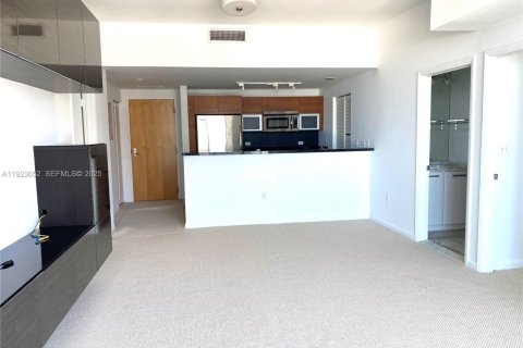 Condominio en alquiler en Miami, Florida, 2 dormitorios, 87.33 m2 № 1982079 - foto 4