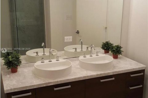 Condominio en alquiler en Miami, Florida, 2 dormitorios, 87.33 m2 № 1982079 - foto 10