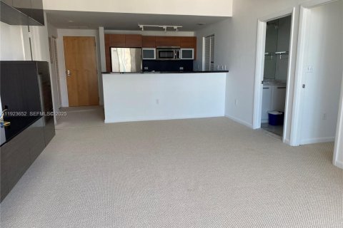 Condominio en alquiler en Miami, Florida, 2 dormitorios, 87.33 m2 № 1982079 - foto 2