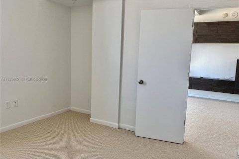 Condominio en alquiler en Miami, Florida, 2 dormitorios, 87.33 m2 № 1982079 - foto 11