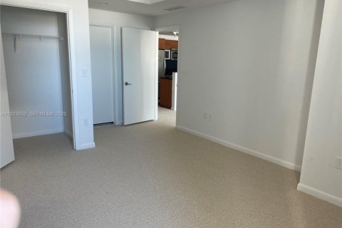 Condominio en alquiler en Miami, Florida, 2 dormitorios, 87.33 m2 № 1982079 - foto 7