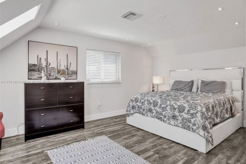 House in Miami Shores, Florida 4 bedrooms, 252.42 sq.m. № 2003568 - photo 5