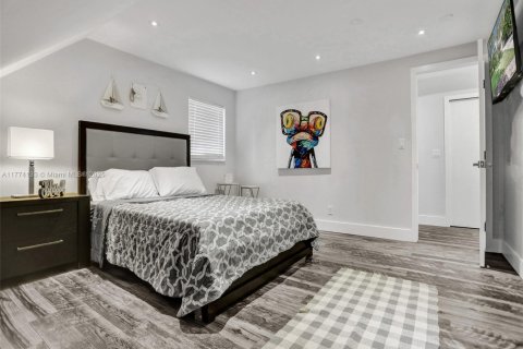 House in Miami Shores, Florida 4 bedrooms, 252.42 sq.m. № 2003568 - photo 7