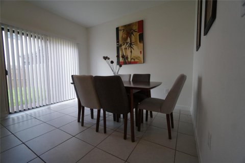 Touwnhouse à vendre à Miami, Floride: 4 chambres, 169.08 m2 № 2082366 - photo 18