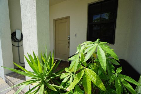 Touwnhouse à vendre à Miami, Floride: 4 chambres, 169.08 m2 № 2082366 - photo 5
