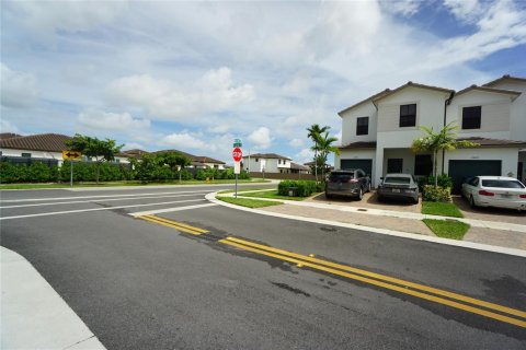 Touwnhouse à Miami, Floride 4 chambres, 169.08 m2 № 2082366
