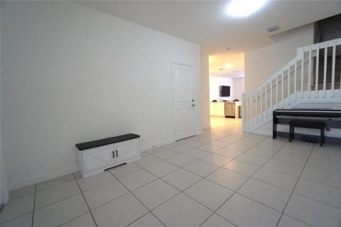 Touwnhouse à vendre à Miami, Floride: 4 chambres, 169.08 m2 № 2082366 - photo 7