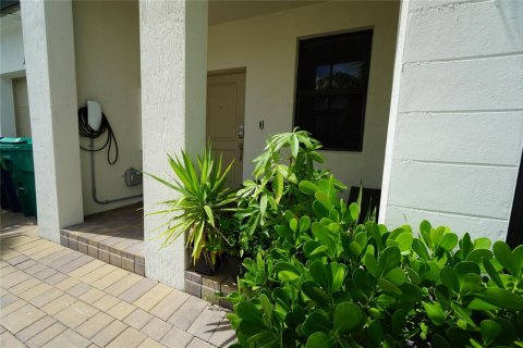 Touwnhouse à vendre à Miami, Floride: 4 chambres, 169.08 m2 № 2082366 - photo 4