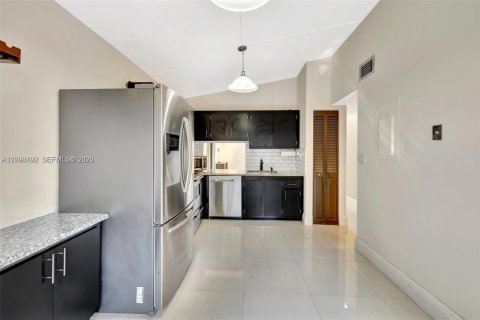 Villa ou maison à vendre à Tamarac, Floride: 2 chambres, 105.54 m2 № 2394677 - photo 6