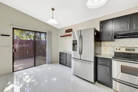 Villa ou maison à vendre à Tamarac, Floride: 2 chambres, 105.54 m2 № 2394677 - photo 5