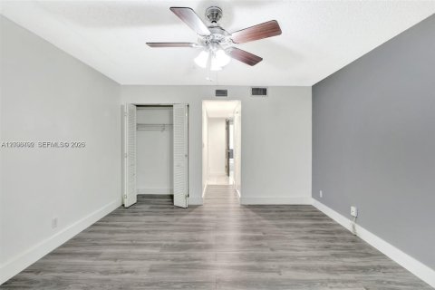 Villa ou maison à vendre à Tamarac, Floride: 2 chambres, 105.54 m2 № 2394677 - photo 11