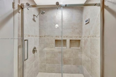 Villa ou maison à vendre à Tamarac, Floride: 2 chambres, 105.54 m2 № 2394677 - photo 9