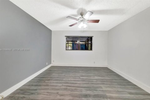 Villa ou maison à vendre à Tamarac, Floride: 2 chambres, 105.54 m2 № 2394677 - photo 12