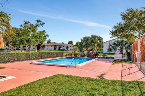 Villa ou maison à vendre à Tamarac, Floride: 2 chambres, 105.54 m2 № 2394677 - photo 28