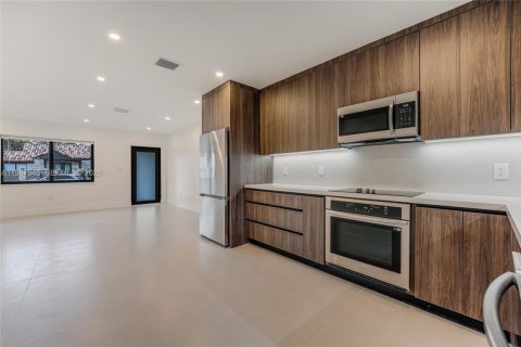 Купить виллу или дом в Майами, Флорида 3 спальни, 111.48м2, № 2048902 - фото 9