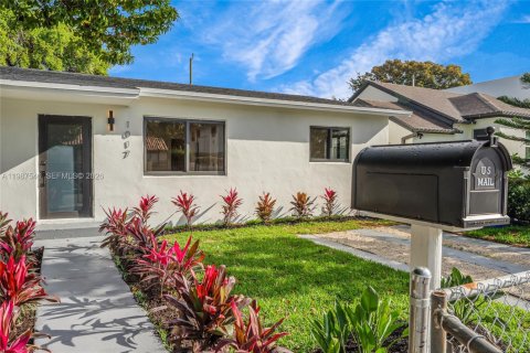 Купить виллу или дом в Майами, Флорида 3 спальни, 111.48м2, № 2048902 - фото 2