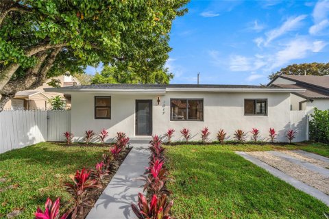 Дом в Майами, Флорида 3 спальни, 111.48м2 № 2048902