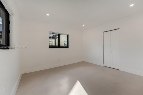 Купить виллу или дом в Майами, Флорида 3 спальни, 111.48м2, № 2048902 - фото 24