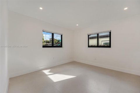 Купить виллу или дом в Майами, Флорида 3 спальни, 111.48м2, № 2048902 - фото 18