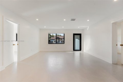 Купить виллу или дом в Майами, Флорида 3 спальни, 111.48м2, № 2048902 - фото 6