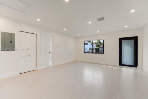 Купить виллу или дом в Майами, Флорида 3 спальни, 111.48м2, № 2048902 - фото 10