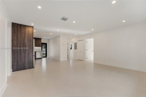 Купить виллу или дом в Майами, Флорида 3 спальни, 111.48м2, № 2048902 - фото 3