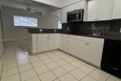 Купить виллу или дом в Ки-Бискейн, Флорида 3 спальни, 129.23м2, № 2028162 - фото 3