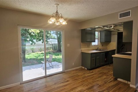 House in Seffner, Florida 4 bedrooms, 148.64 sq.m. № 1778173 - photo 8