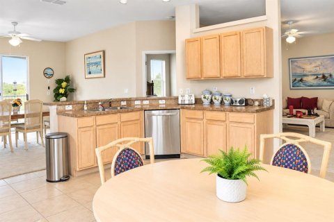 House in Davenport, Florida 4 bedrooms, 196.95 sq.m. № 2400392 - photo 11