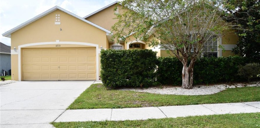 House in Davenport, Florida 4 bedrooms, 196.95 sq.m. № 2400392