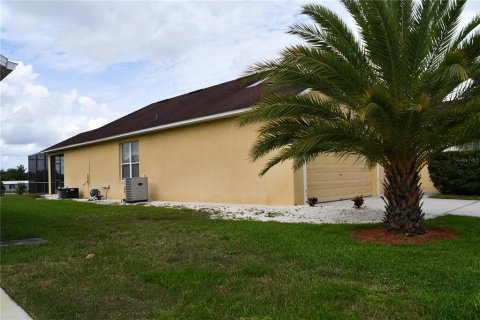 House in Davenport, Florida 4 bedrooms, 196.95 sq.m. № 2400392 - photo 4