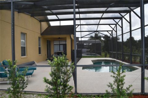 House in Davenport, Florida 4 bedrooms, 196.95 sq.m. № 2400392 - photo 3