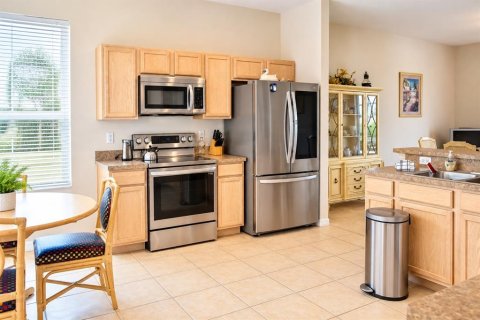 House in Davenport, Florida 4 bedrooms, 196.95 sq.m. № 2400392 - photo 18