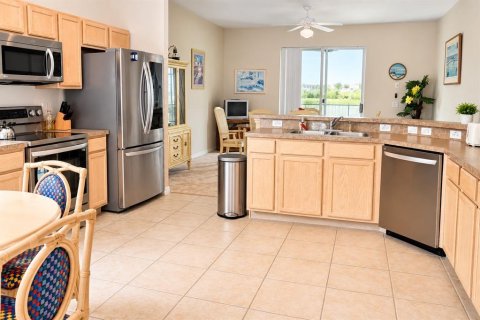 House in Davenport, Florida 4 bedrooms, 196.95 sq.m. № 2400392 - photo 10