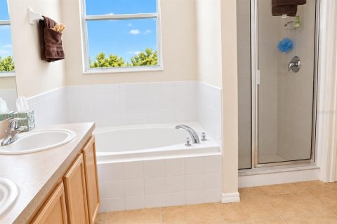 House in Davenport, Florida 4 bedrooms, 196.95 sq.m. № 2400392 - photo 20