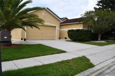 House in Davenport, Florida 4 bedrooms, 196.95 sq.m. № 2400392 - photo 2