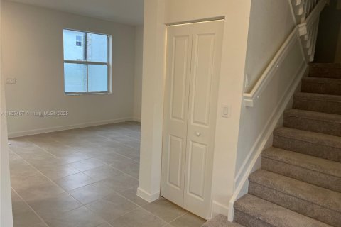 Townhouse in Miami, Florida 3 bedrooms, 137.77 sq.m. № 2054676 - photo 10