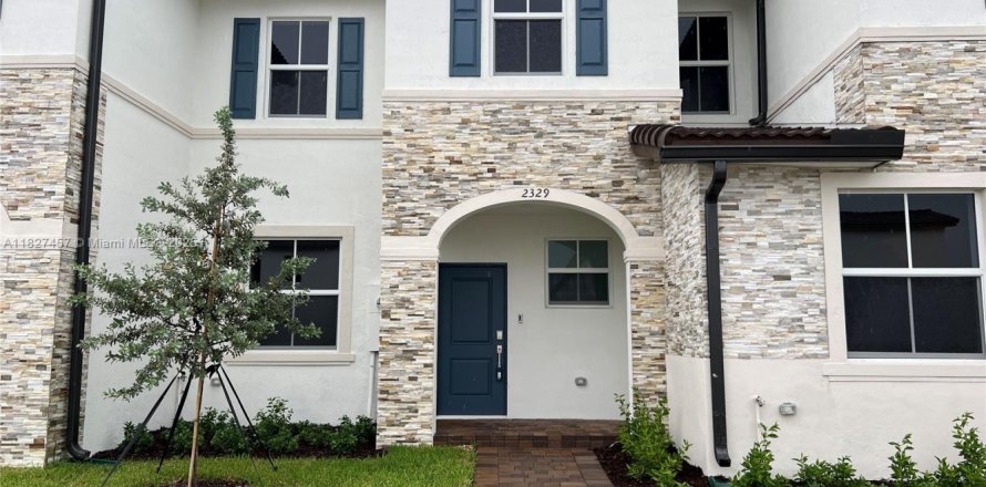 Townhouse in Miami, Florida 3 bedrooms, 137.77 sq.m. № 2054676