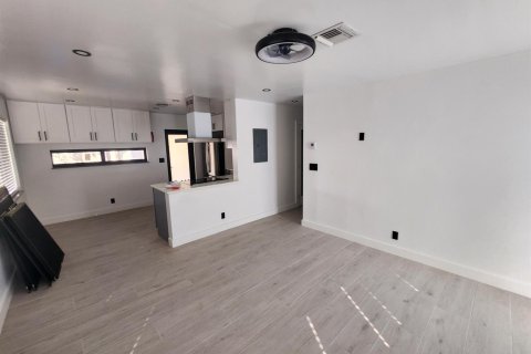 Villa ou maison à louer à Fort Lauderdale, Floride: 3 chambres, 92.9 m2 № 2432284 - photo 5
