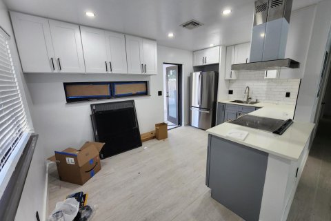 Villa ou maison à louer à Fort Lauderdale, Floride: 3 chambres, 92.9 m2 № 2432284 - photo 2