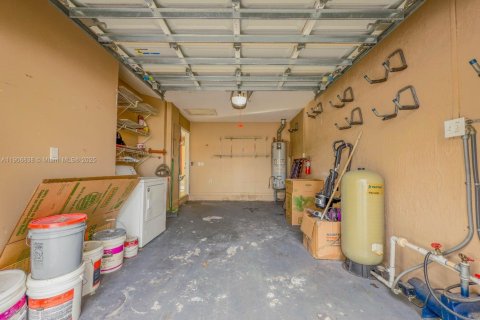 Casa en venta en Miami, Florida, 3 dormitorios, 130.62 m2 № 1965829 - foto 16