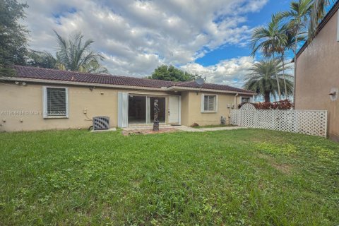 Casa en venta en Miami, Florida, 3 dormitorios, 130.62 m2 № 1965829 - foto 17