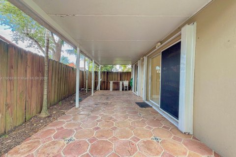 Casa en venta en Miami, Florida, 3 dormitorios, 130.62 m2 № 1965829 - foto 20