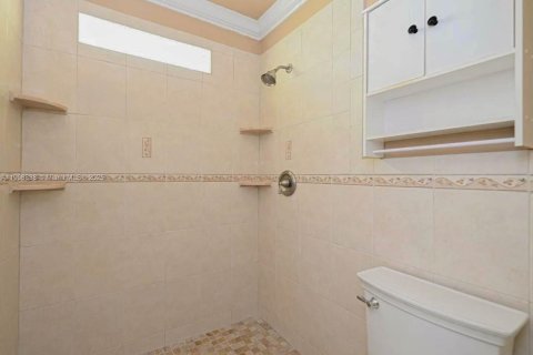 Casa en venta en Miami, Florida, 3 dormitorios, 130.62 m2 № 1965829 - foto 13