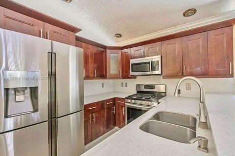 Casa en venta en Miami, Florida, 3 dormitorios, 130.62 m2 № 1965829 - foto 3