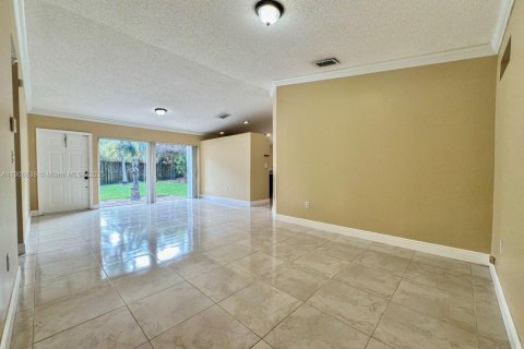 Casa en venta en Miami, Florida, 3 dormitorios, 130.62 m2 № 1965829 - foto 9