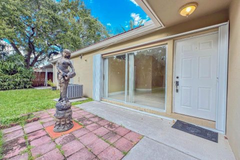 Casa en venta en Miami, Florida, 3 dormitorios, 130.62 m2 № 1965829 - foto 19